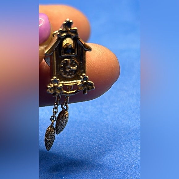 Avon Vtg. Coo Coo Clock tie tac pin. - Picture 13 of 13